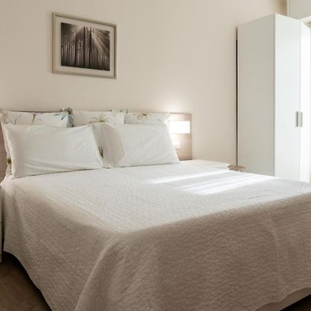 Cristel Apartment - 15 Min Da Milano Cormano Exteriör bild